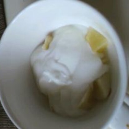 いつも食べてるヨーグルトが、温かいりんごと合わせるだけでこんなに変わるなんて!!はまりそうです(*´∇｀*)